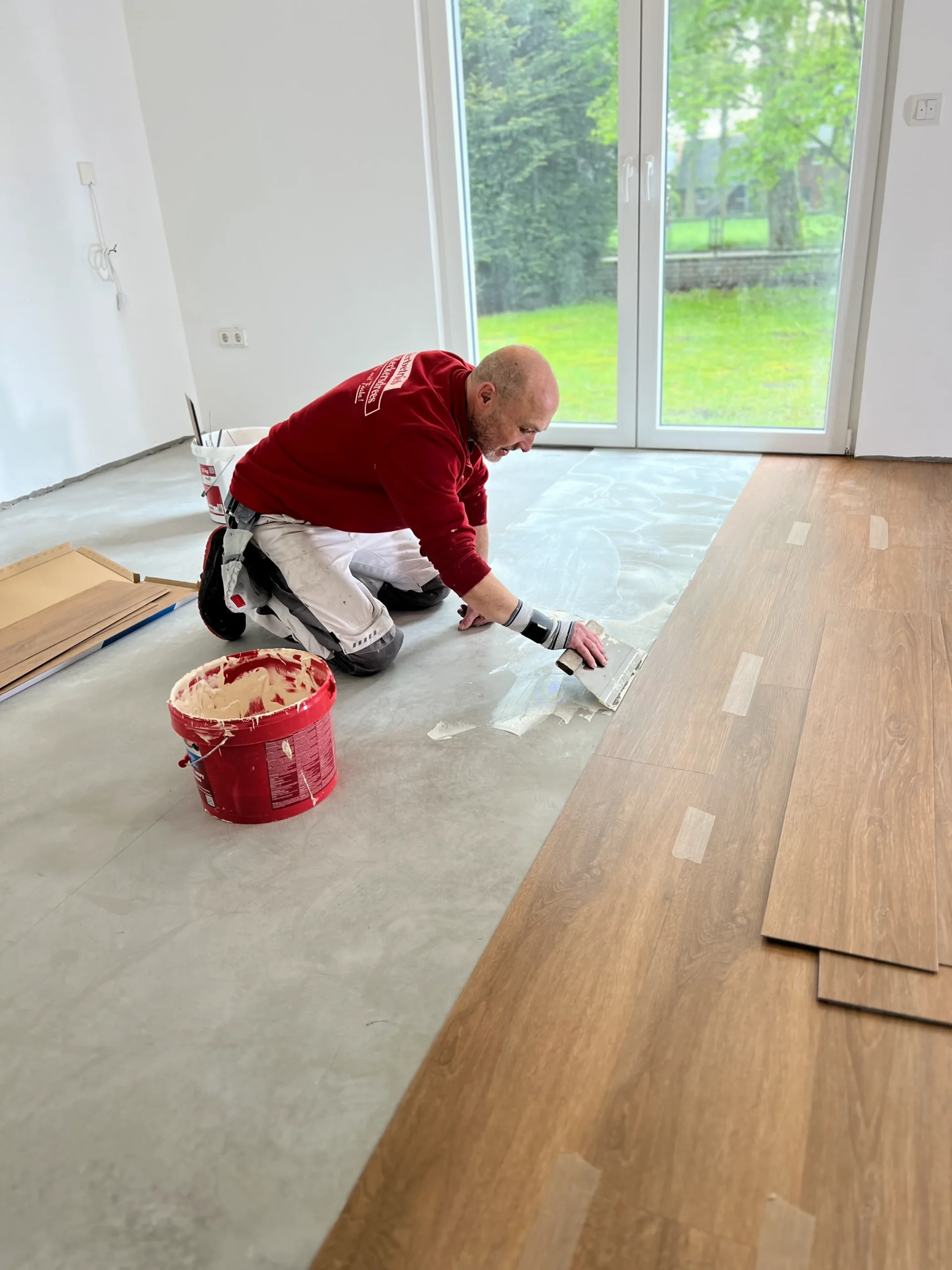 Bodenbelagsarbeiten mit Laminat vom Malerbetrieb Reckersdrees in Gütersloh